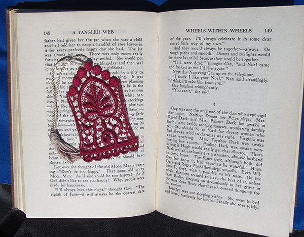 lacebookmark | Embroidery Legacy lace bookmark