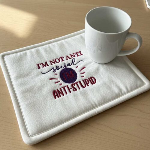 anti stupid mug rug