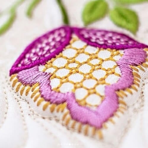 close-up-floral-quilt