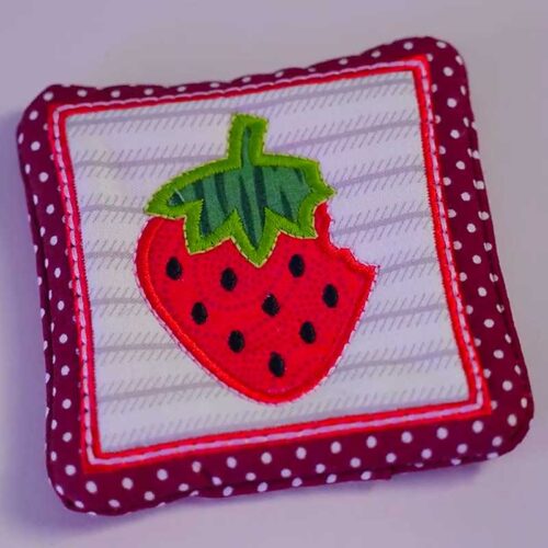 Strawberry ITH mug rug project